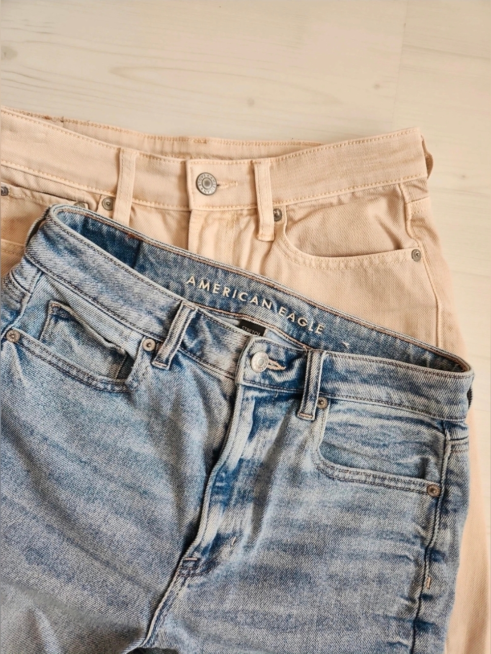 AE American Eagle Mom Straight Jeans 4 Short Bundle Light Wash Khaki 2pr 28 X 25